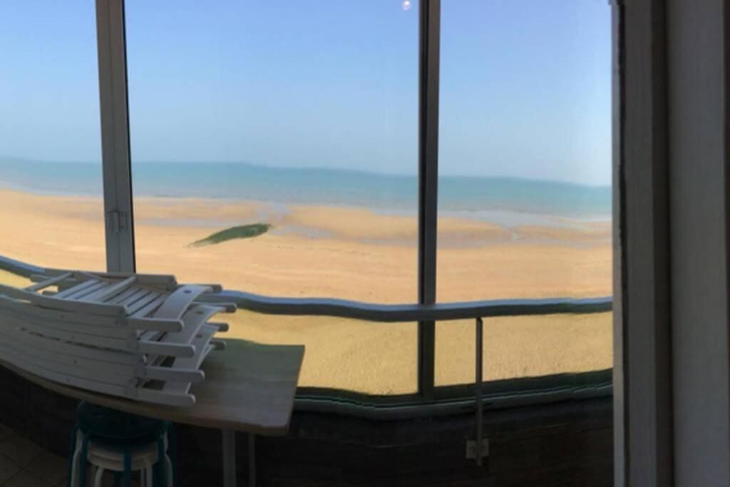 Appartement T2 Avec Vue Sur Mer Directe ! Courseulles-sur-Mer Exteriör bild