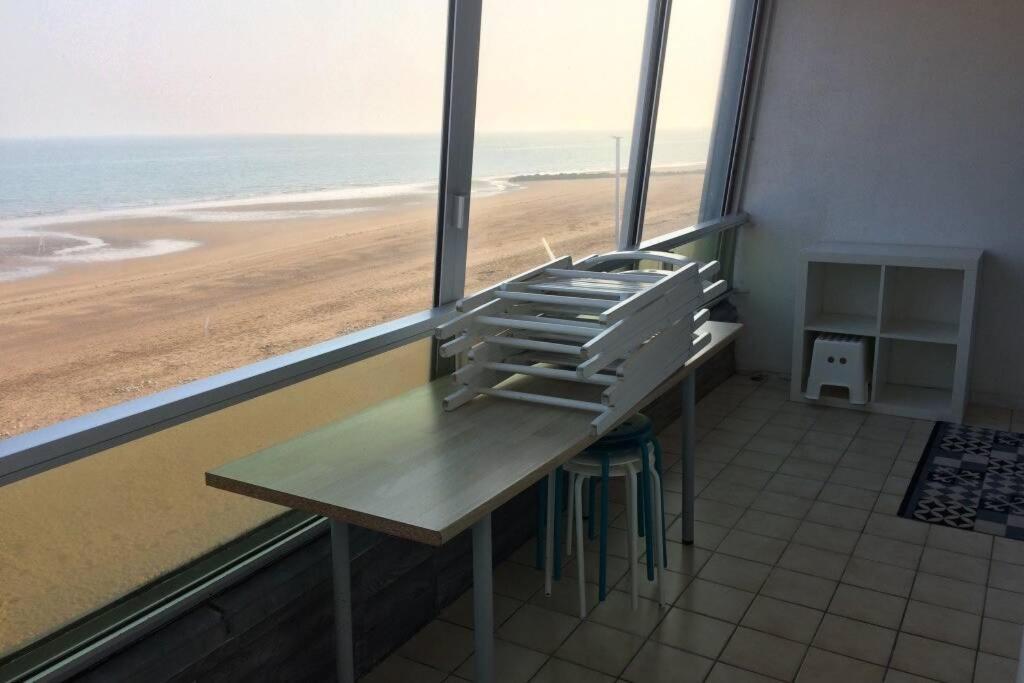 Appartement T2 Avec Vue Sur Mer Directe ! Courseulles-sur-Mer Exteriör bild